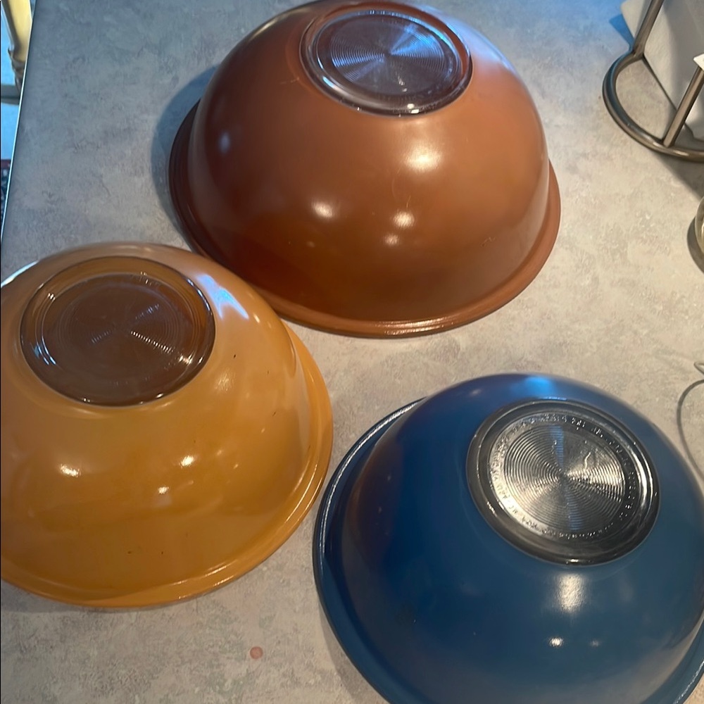 Vintage Pyrex Bowls - Picture 3 of 9